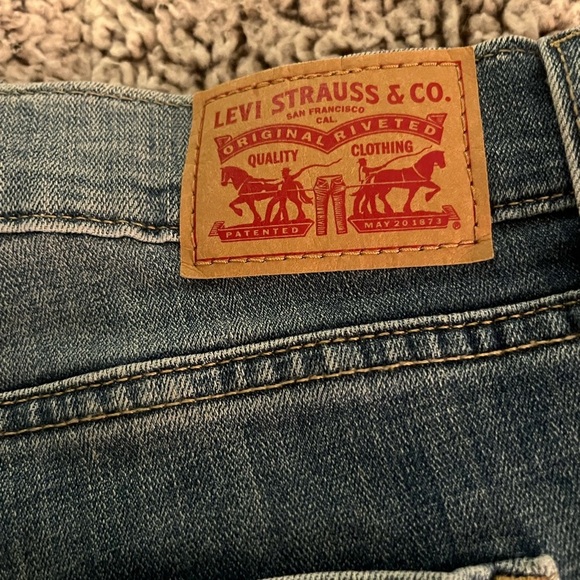 Levi’s denim shorts women’s size 30 - Picture 3 of 5